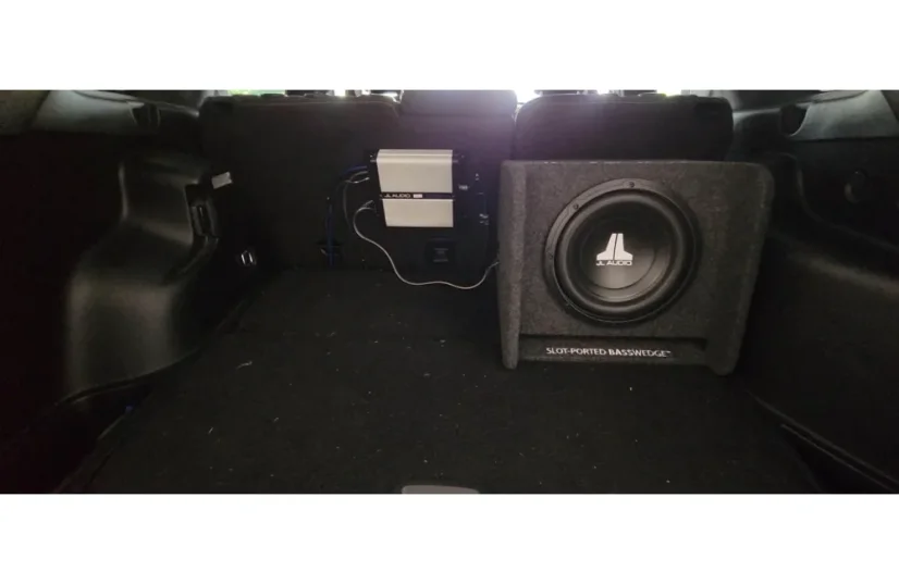 10" subwoofer v boxe do auta JL Audio CP110-W0v3