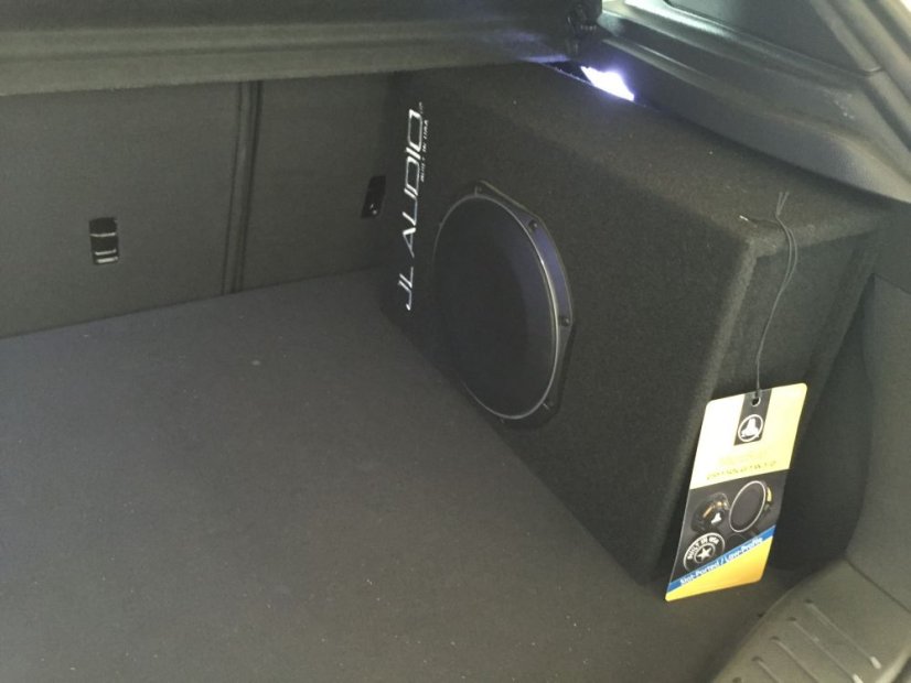 10" subwoofer v boxe do auta JL Audio CP110LG-TW1-2