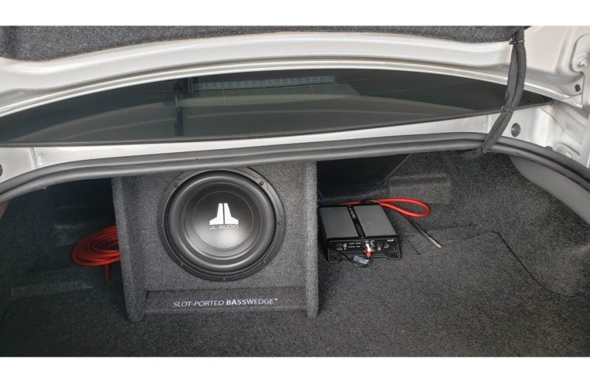 10" subwoofer v boxe do auta JL Audio CP110-W0v3