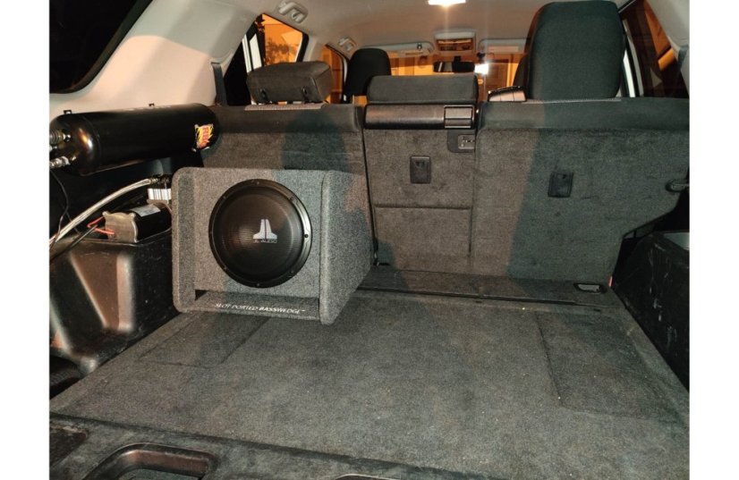 10" subwoofer v boxe do auta JL Audio CP110-W0v3